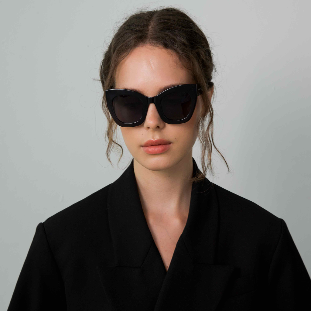AMBITIOUS Black frame + Black lenses