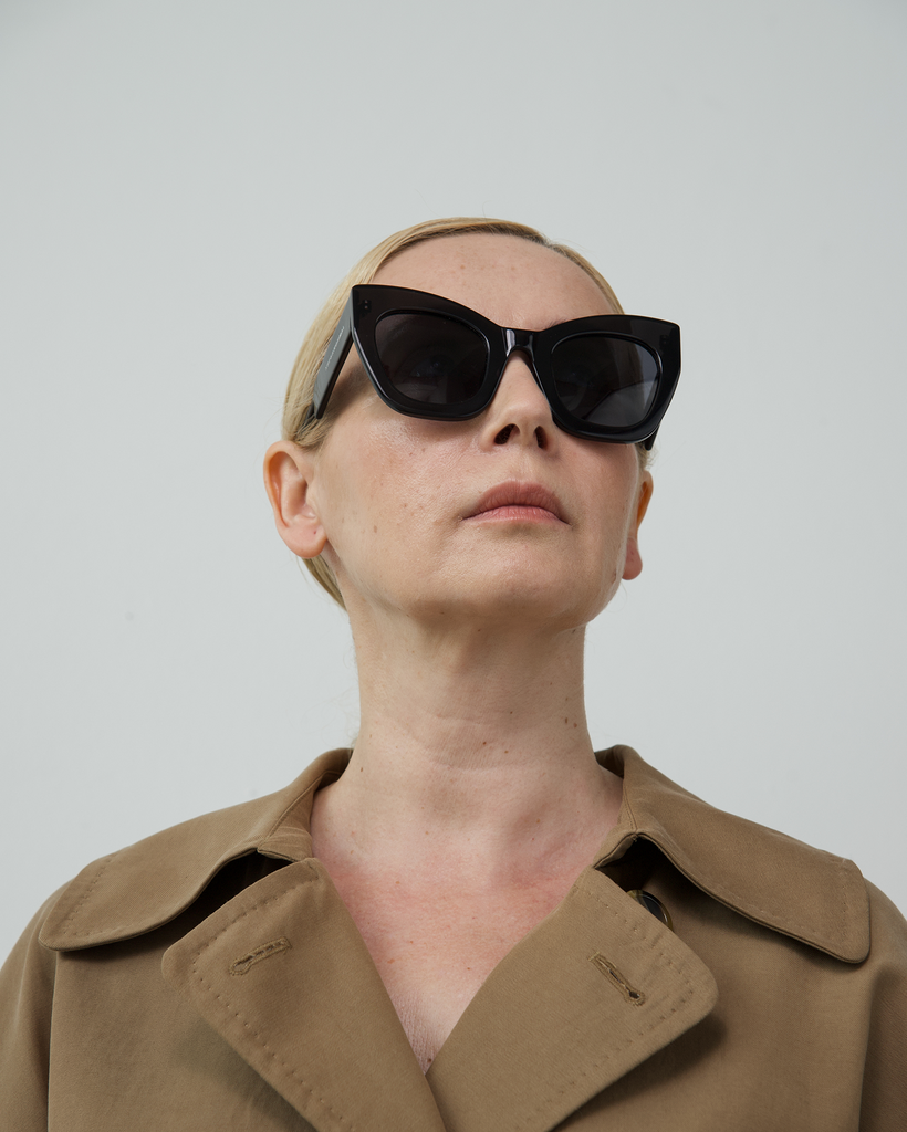 AMBITIOUS Black frame + Black lenses