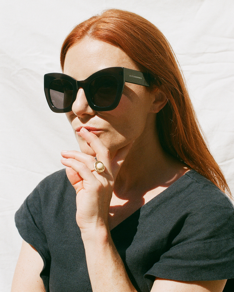 AMBITIOUS Black frame + Black lenses