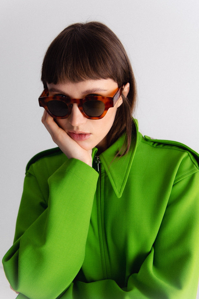 BUSY Tortoise frame + Black lenses