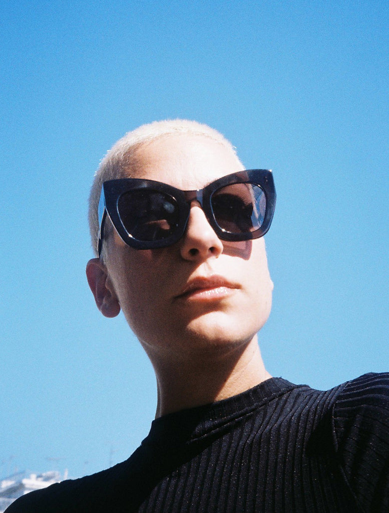 AMBITIOUS Black frame + Black lenses