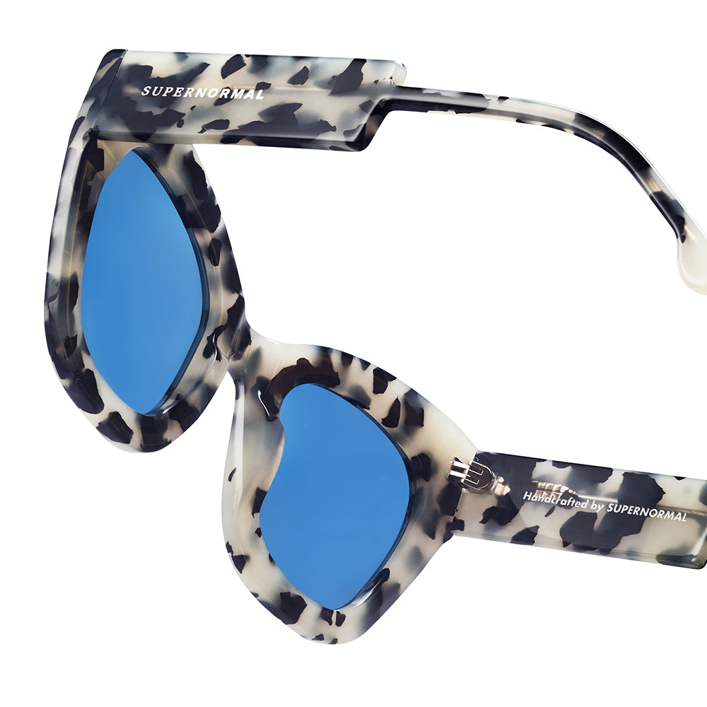 AMBITIOUS Marble frame + Blue lenses