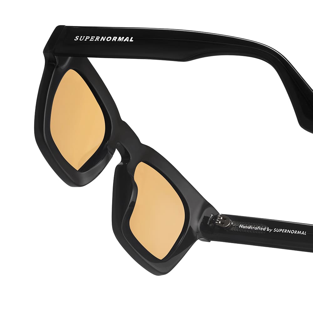 MAIN CHARACTER Black frame + Amber lenses
