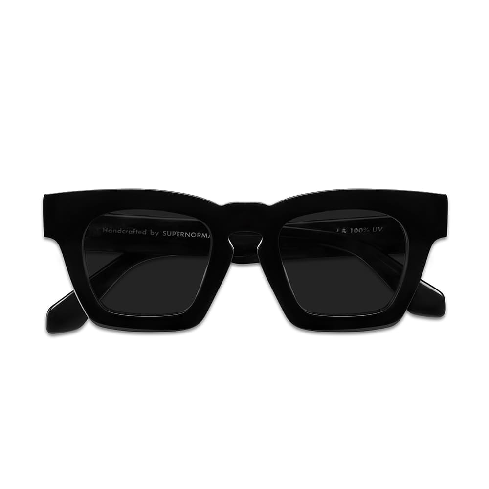 MAIN CHARACTER Black frame + Black lenses