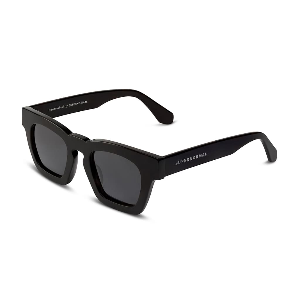 MAIN CHARACTER Black frame + Black lenses