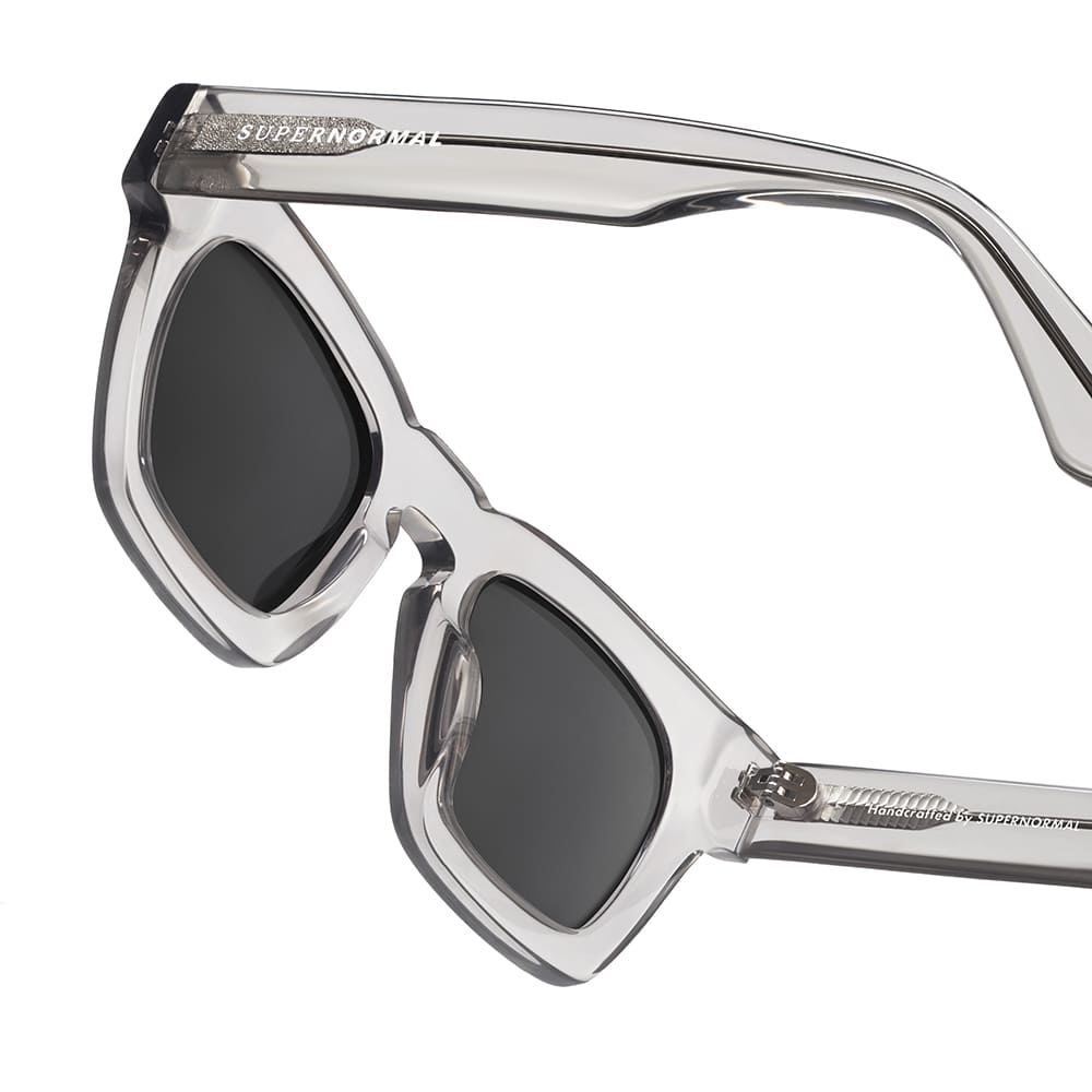 MAIN CHARACTER Grey frame + Black lenses