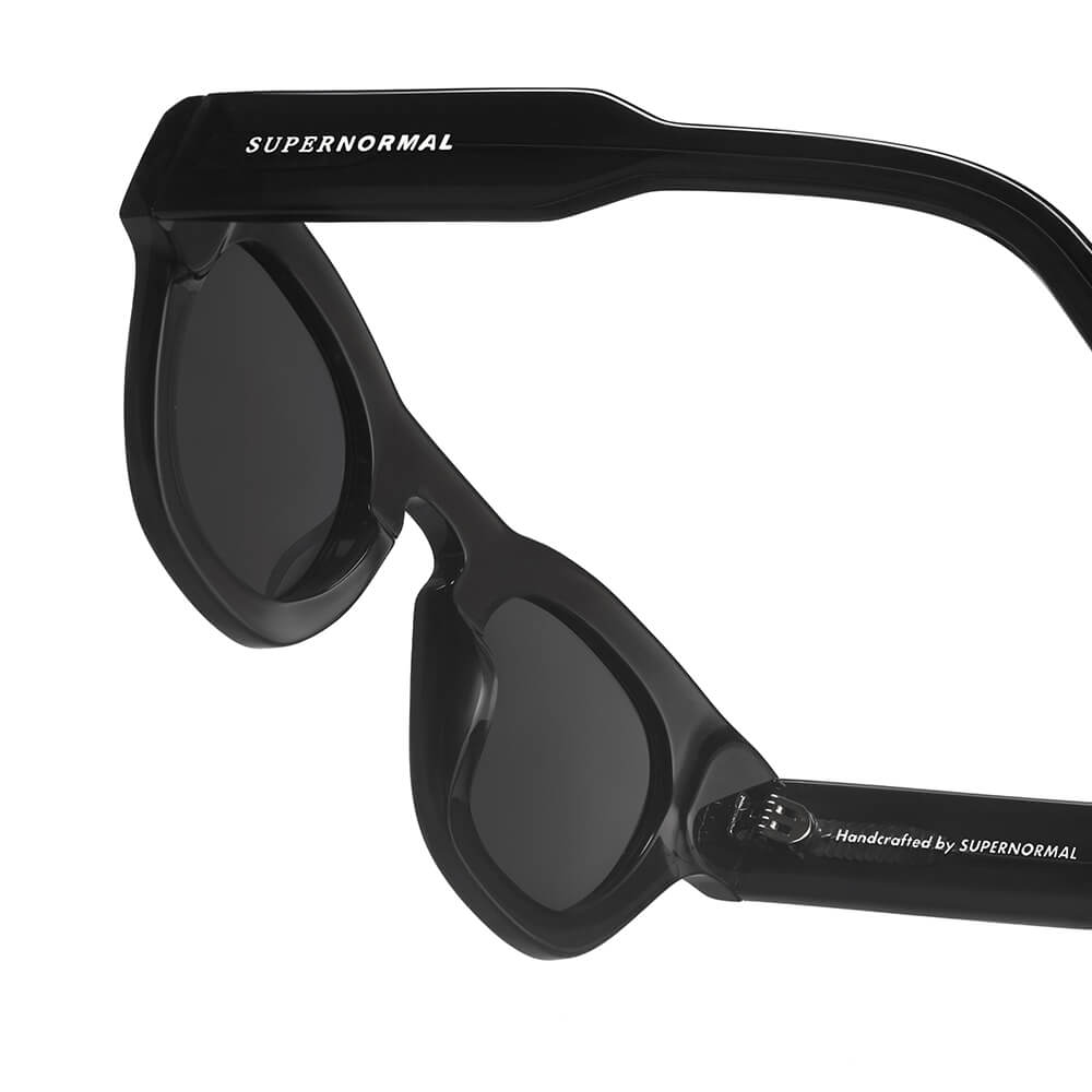 BUSY Black frame + Black lenses