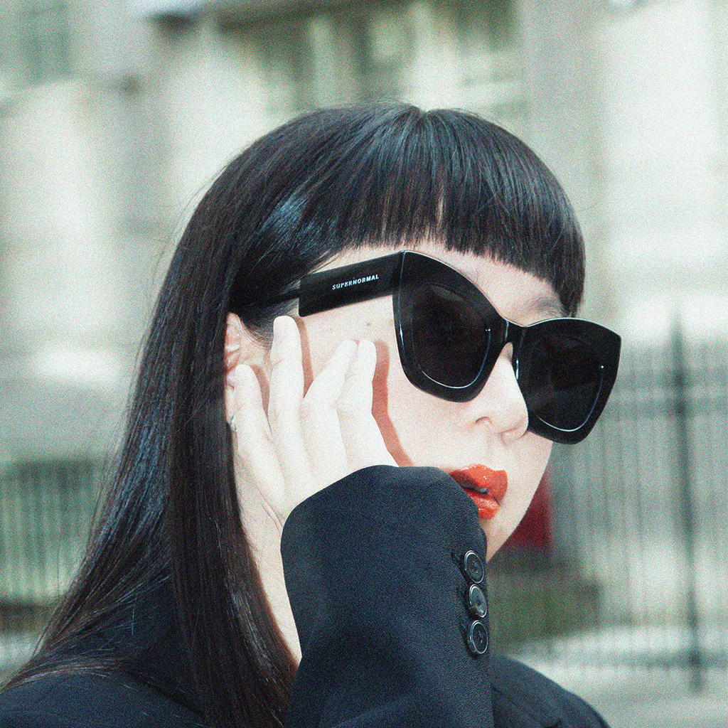 AMBITIOUS Black frame + Black lenses