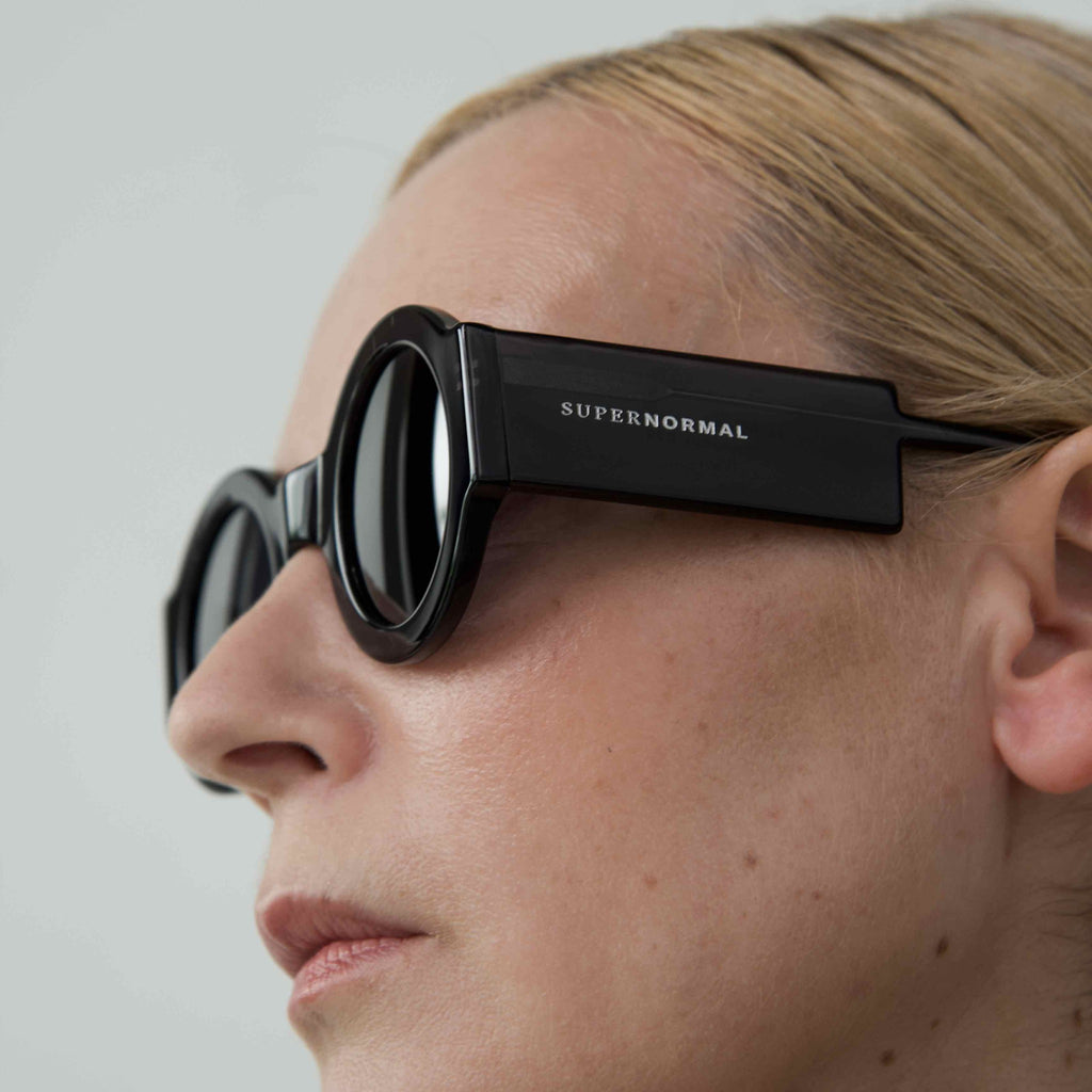 SPONTANEOUS Black frame + Black lenses