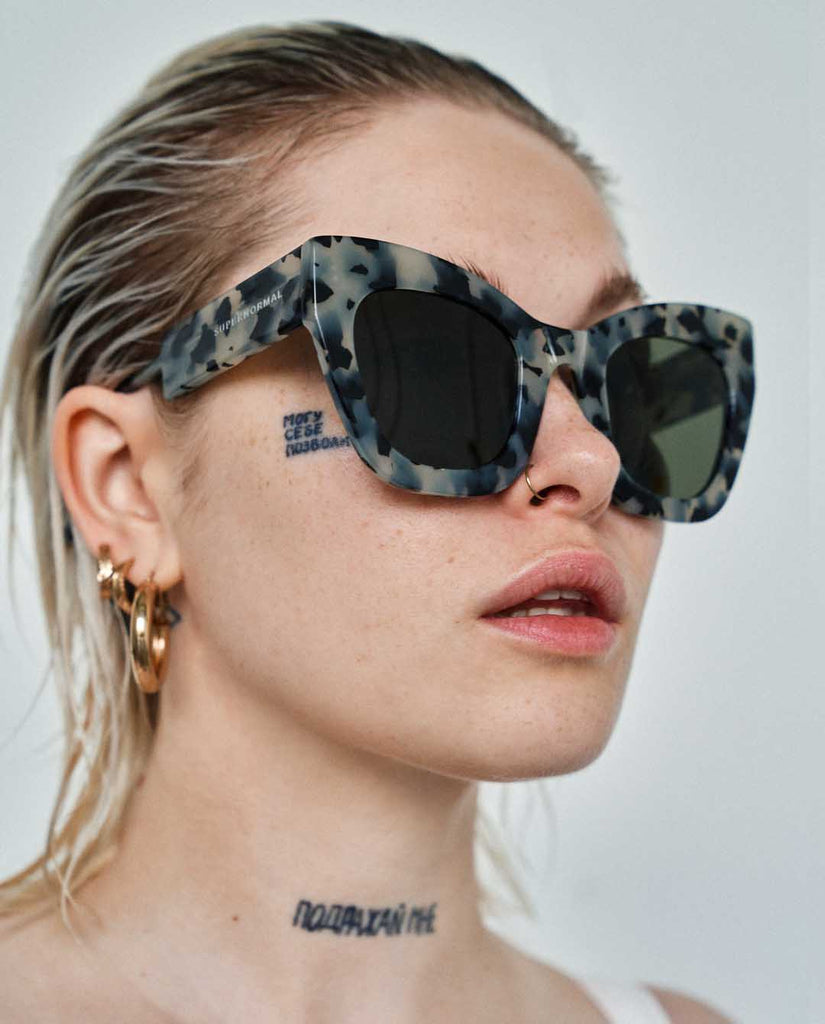 AMBITIOUS Marble frame + Dark Green lenses