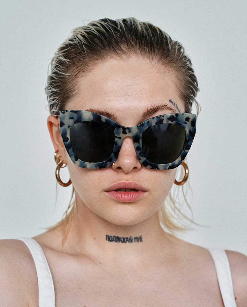 AMBITIOUS Marble frame + Dark Green lenses
